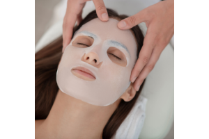 Lakštinės veido kaukės – profesionali odos priežiūra namuose