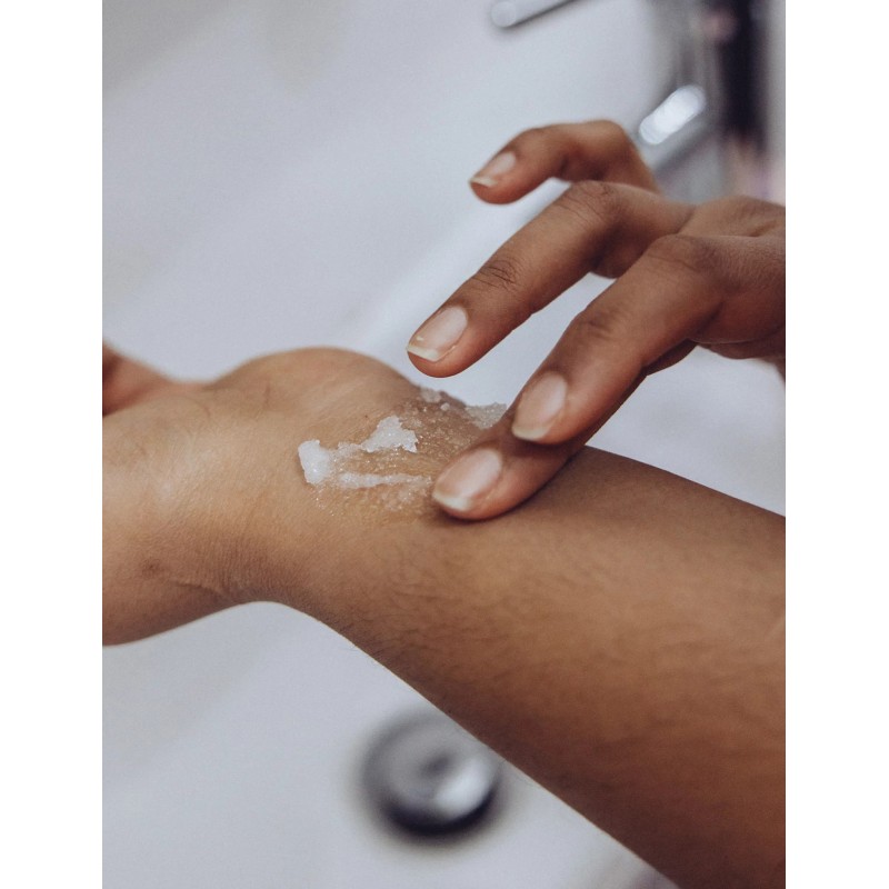 SCRUBS UP NICELY Polishing Body Cleanser Šveičiamasis kūno prausiklis, 200g