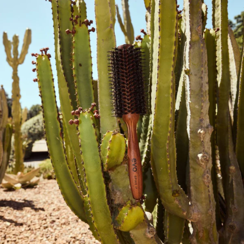 SPIKE 28 Apvalus natūralių šerių šepetys, 1 vnt.