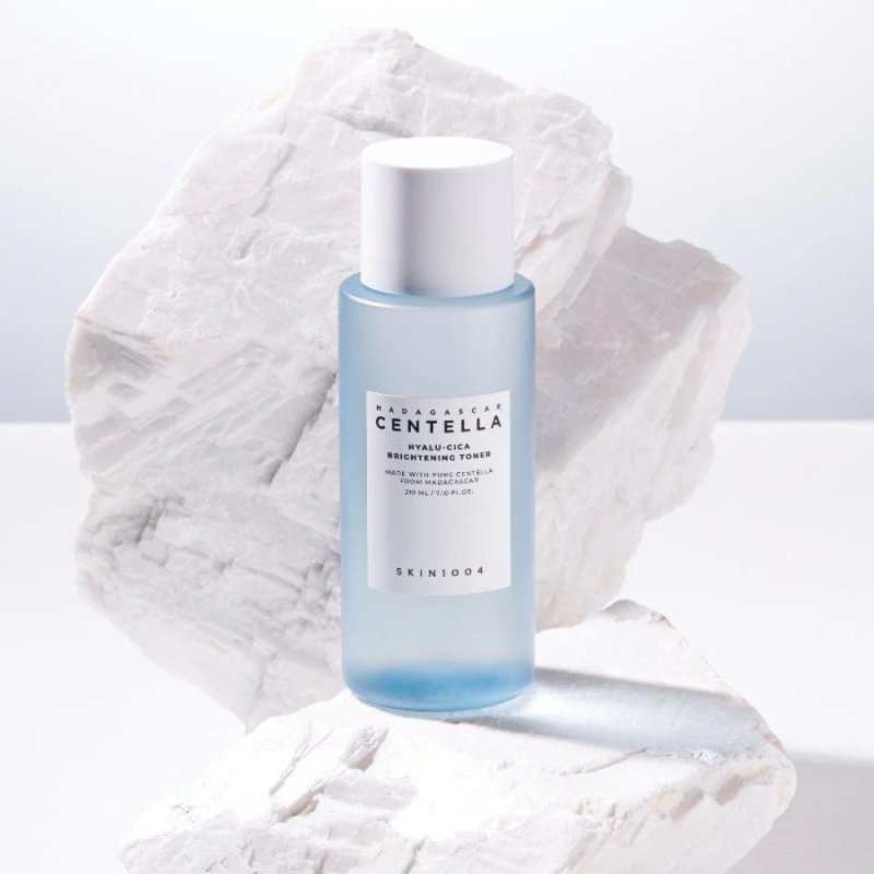 Madagascar Centella Hyalu-Cica Brightening Toner Skaistinamasis veido tonikas, 210ml