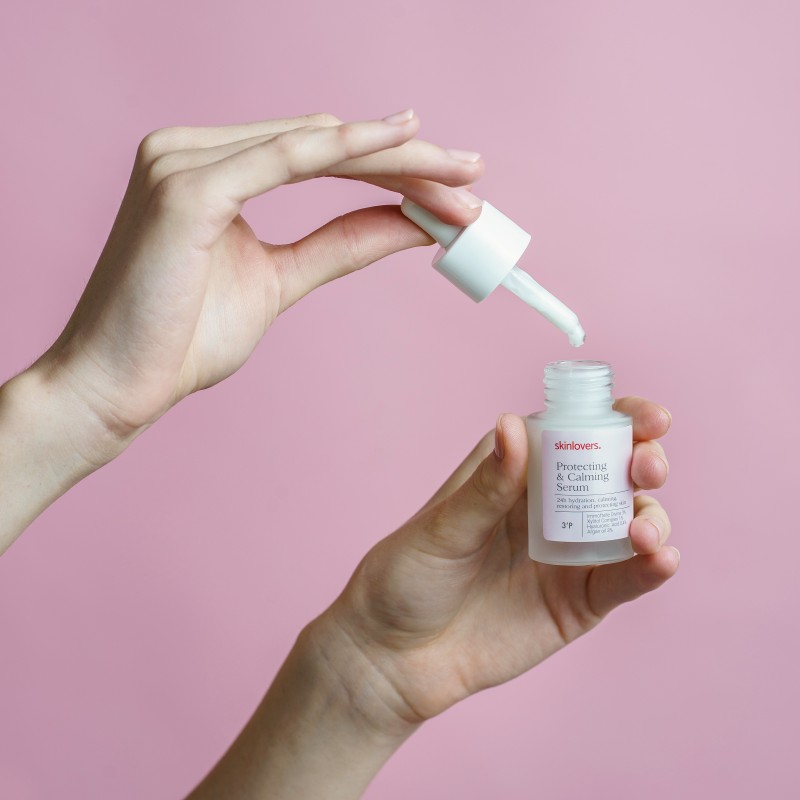 Protecting & Calmin Serum Intensyviai drėkinantis ir odą raminantis veido serumas, 15ml