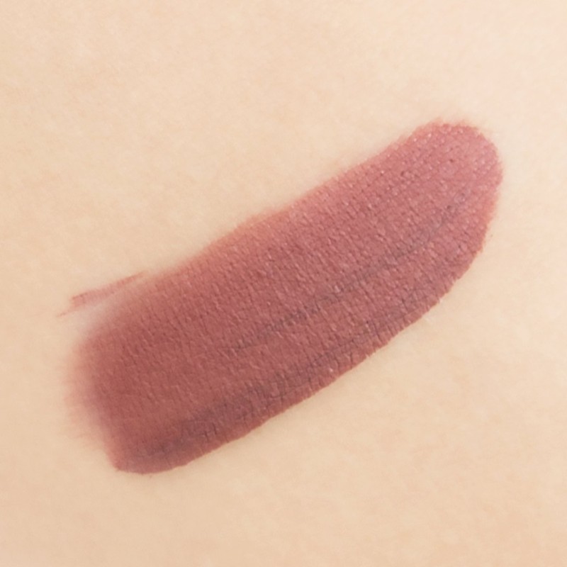 Meet Matt(E) Hughes Charming Rich Mauve Ilgai išliekantys matiniai lūpų dažai, 7.4ml